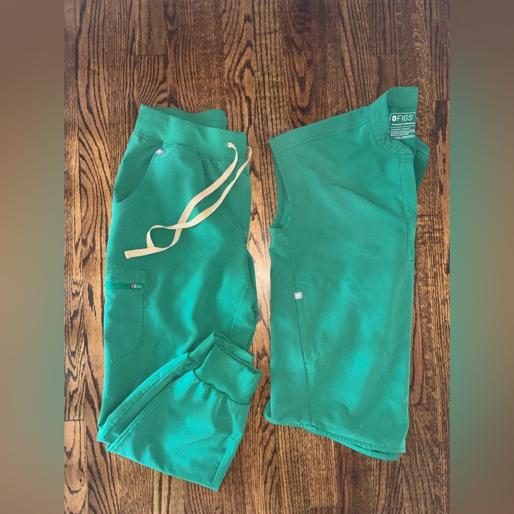 FIGS Women's Scrub Set in Teal Green